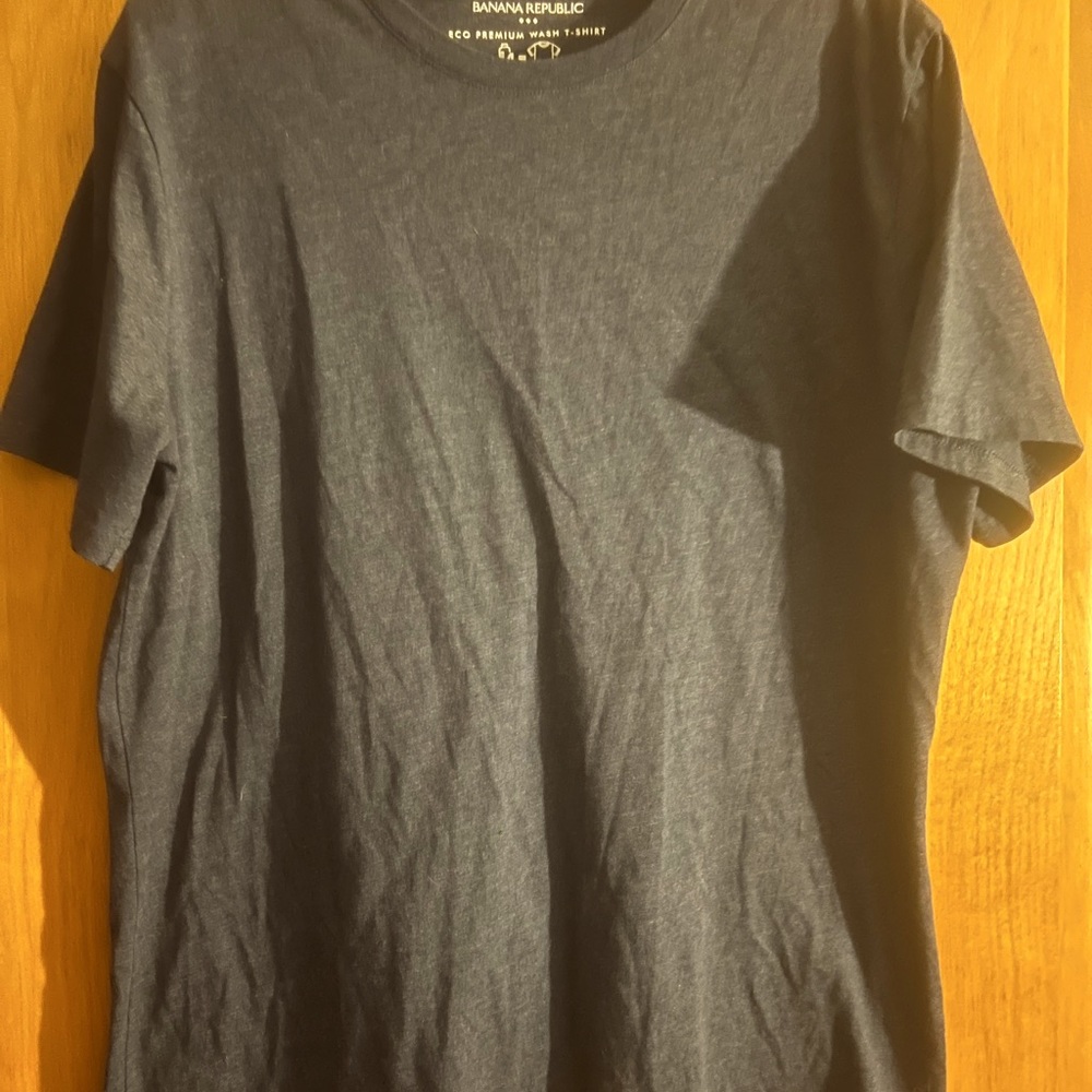 5 Mens tshirts from Banana Republic, Express, and Apt 9.  All never worn size L